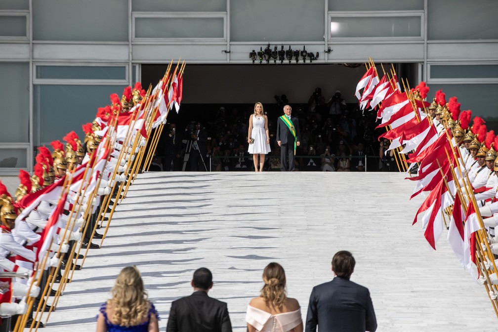 Michel Temer e sua esposa, Marcela Temer, recebem Jair Bolsonaro na rampa do Palácio do Planalto, em Brasília — Foto: Fábio Tito/G1