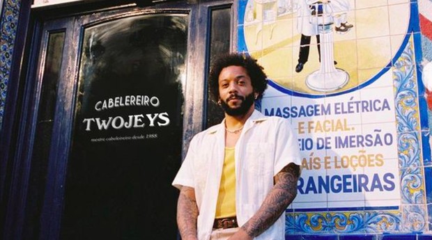 Jogador Marcelo abre barbearia no RJ e promete cortes gratuitos (Foto: Reprodução Instagram)