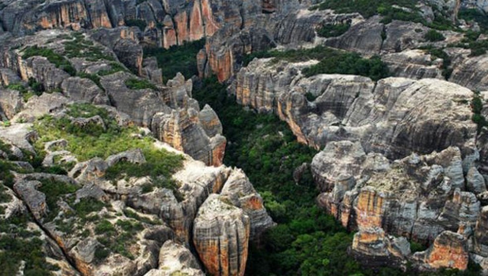 Cravado no sertão piauiense, Parque Nacional da Serra da Capivara tem 130 mil hectares — Foto: FUNDHAM