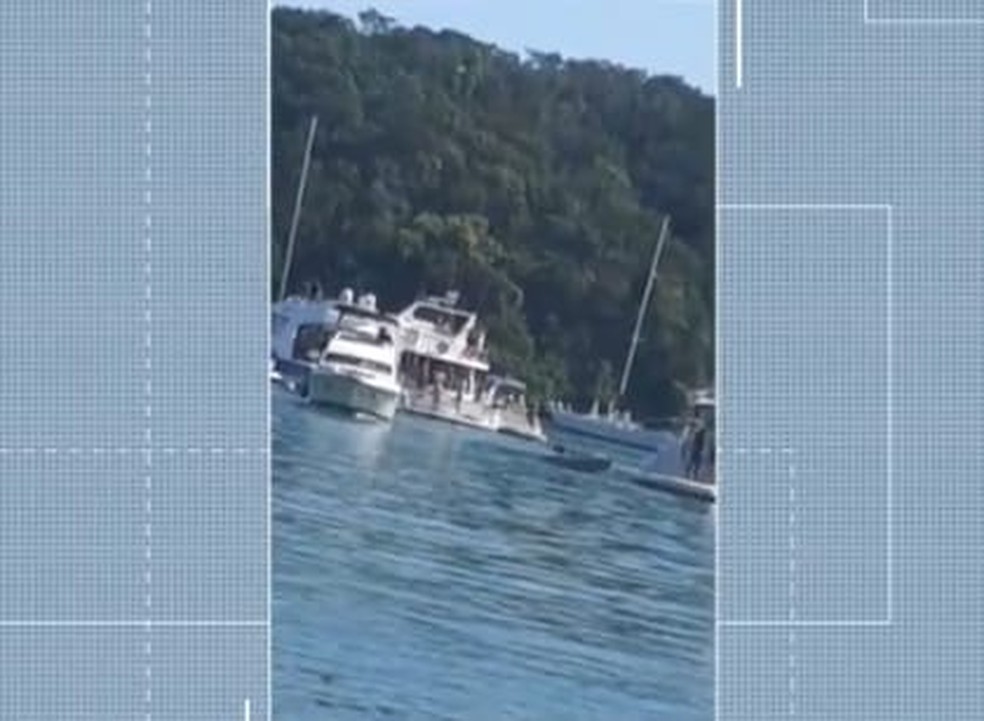 Festas foram flagradas em barcos em Porto Belo, SC — Foto: NSC TV/Reprodução