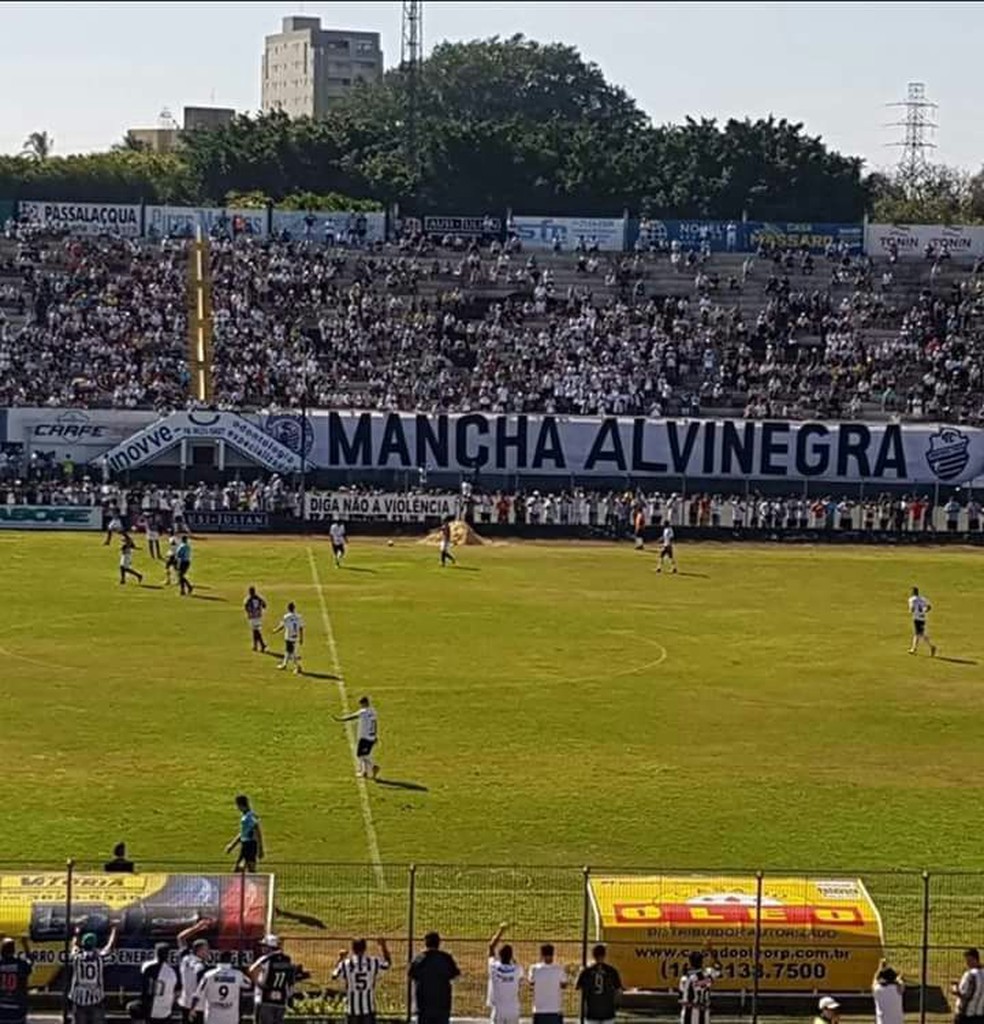 Comercial conta com apoio da torcida para conseguir acesso â€” Foto: Juninho Sorrini