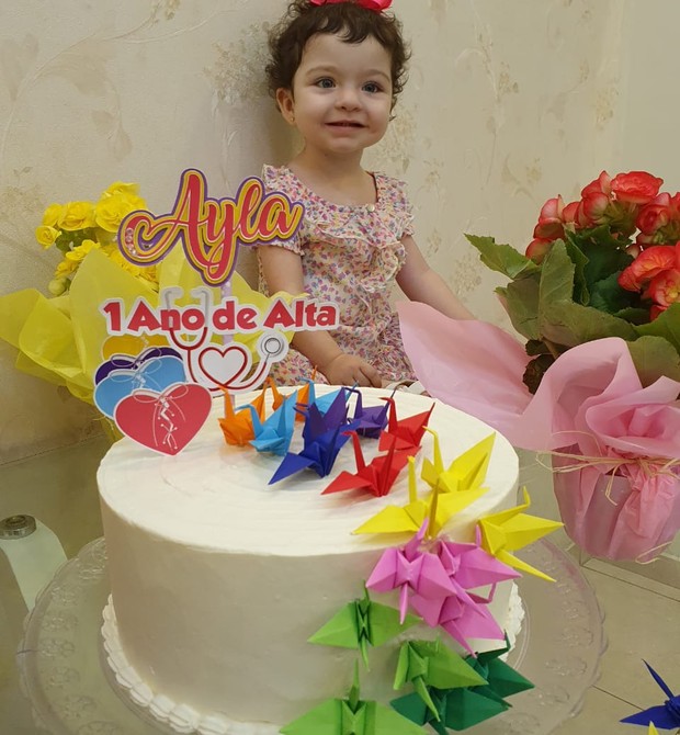 Comemoração: Ayla recebeu alta hospitalar há um ano (Foto: Arquivo pessoal)