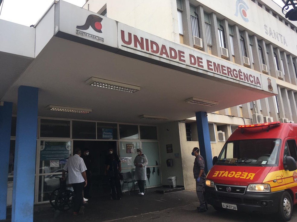 Sem vagas de UTI, Santa Casa de Jaú pede ajuda para transferir pacientes — Foto: Vanessa Aguiar/TV TEM