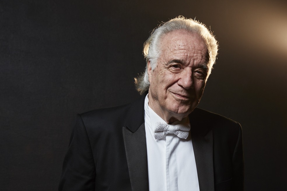 A apresentação on-line reunirá o maestro João Carlos Martins, a Orquestra Bachiana Filarmônica SESI-SP e os alunos da Escola Estadual Jussara Feitosa Domschke, em Suzano. — Foto: Ale Catan / Divulgação