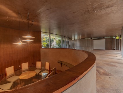 Casa desenhada por Oscar Niemeyer está à venda por R$ 15 milhões em SP