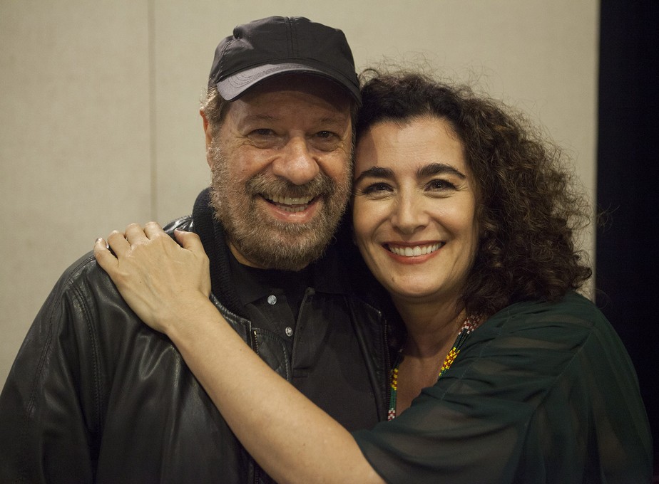 Paula Santoro grava com João Bosco música lançada pelo artista há 30 anos |  Blog do Mauro Ferreira | G1