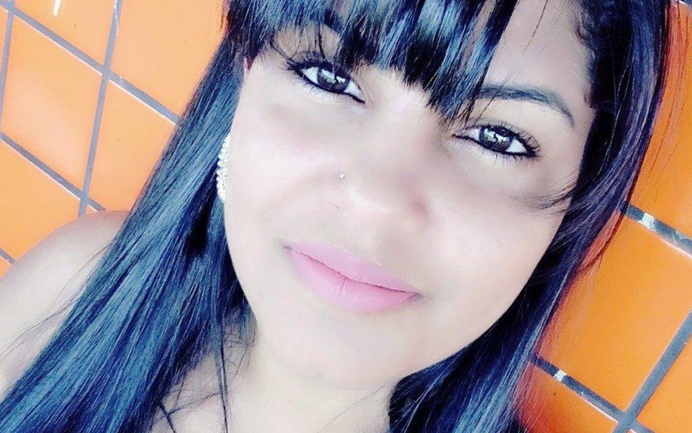 Noeli Pereira, de 26 anos, morreu em acidente de carro junto com os dois filhos e o cunhado  Foto: Reproduo/Facebook