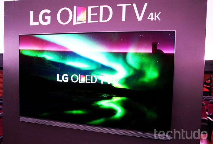 Nova TV OLED 4K LG traz imagens impressionantes, mas tem visual discreto (Foto: Fabrício Vitorino/TechTudo)
