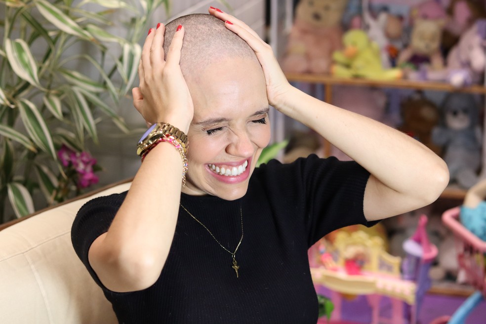 Fisioterapeuta afirma que gostou de ser careca, e vem se aceitando com as mudanças causadas pela doença — Foto: Arquivo Pessoal