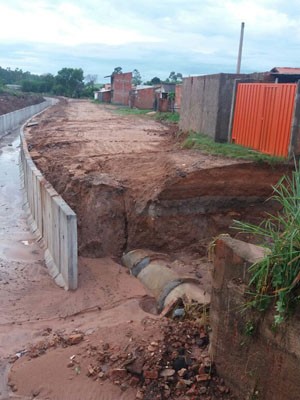 Casa está em área de risco em Presidente Venceslau (Foto: Paulo Roberto dos Santos/Cedida)