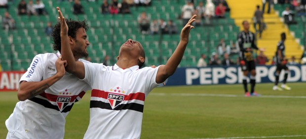 Ademilson e Willian José gol São Paulo (Foto: Antônio Carlos Mafalda / Ag. Estado)