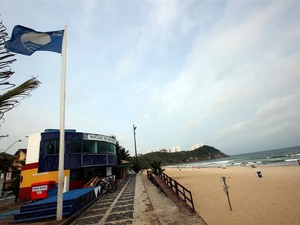 Praia do Tombo tem bandeira azul (Foto: Pedro Rezende / Prefeitura de Guarujá) Praia do Tombo tem bandeira azul (Foto: Pedro Rezende / Prefeitura de Guarujá)