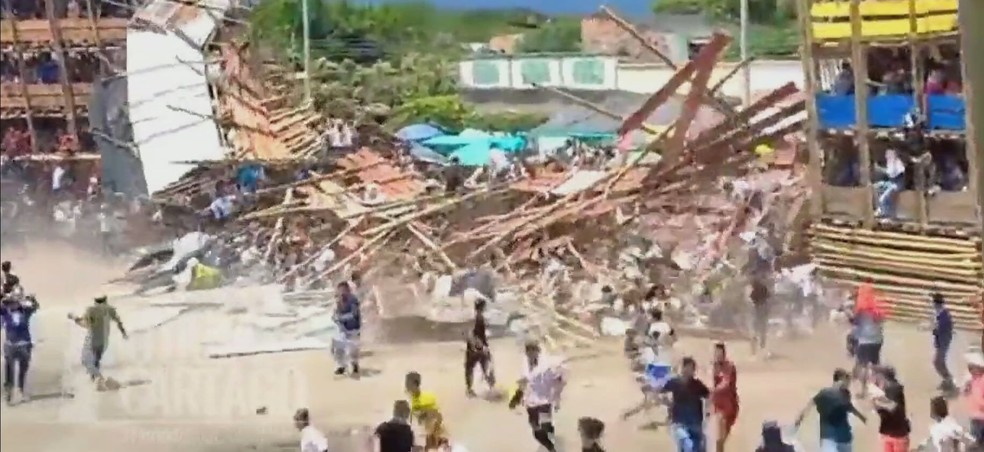 Desabamento de arquibancada deixa mortos e centenas de feridos em Tolima, na Colômbia — Foto: Reprodução
