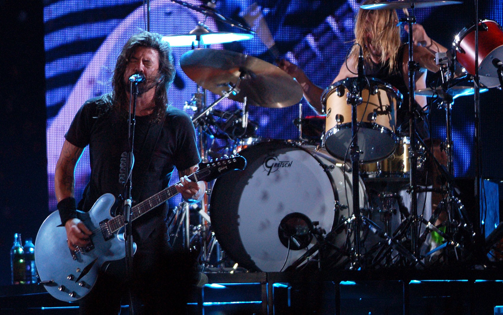 Foo Fighters abençoou pedidos de casamento nos 3 últimos shows no Brasil; relembre