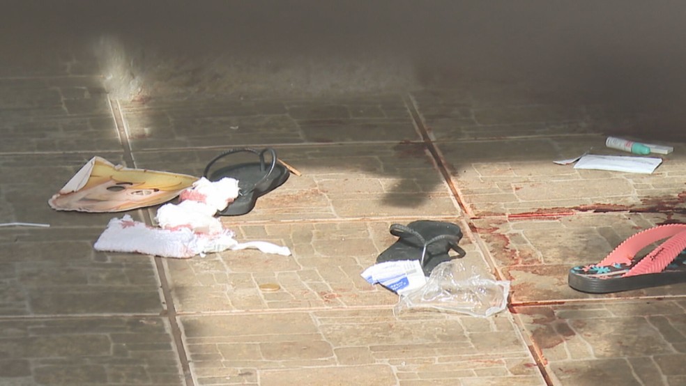 Local onde vítimas foram esfaqueadas em Samambaia, no DF — Foto: TV Globo/Reprodução