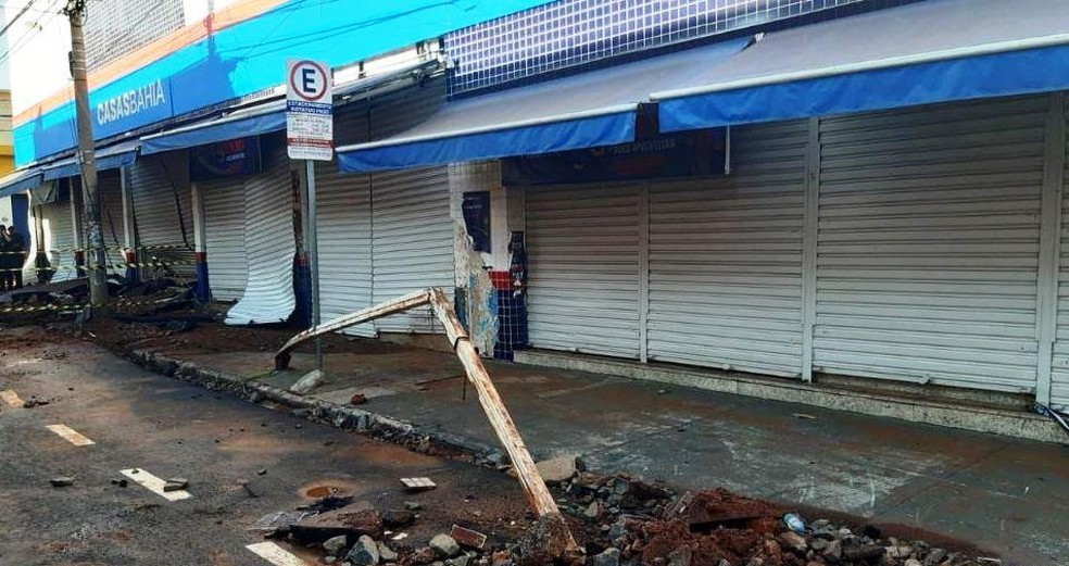 Placas foram arrastadas com a enxurrada em São Carlos — Foto: A CidadeON/São Carlos