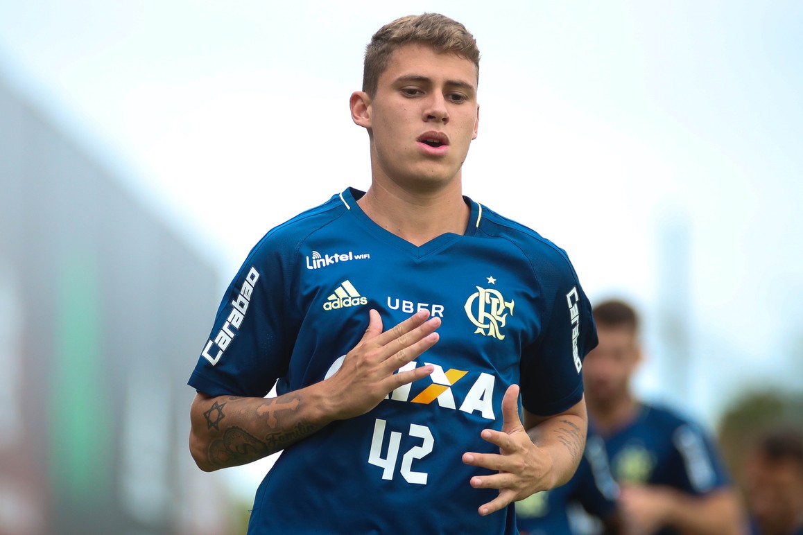 Novo Savio do Fla se credencia como aposta caseira na vaga de Diego