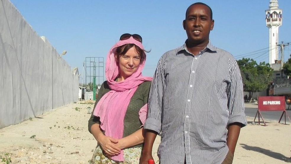 Moalimu ajudou Mary Harper na Somália — Foto: MARY HARPER/BBC