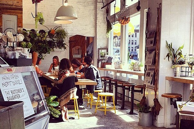 Ambiente do The Butcher's Daughter, bar e café que promove um estilo de vida saudável (Foto: Reprodução / Instagram)