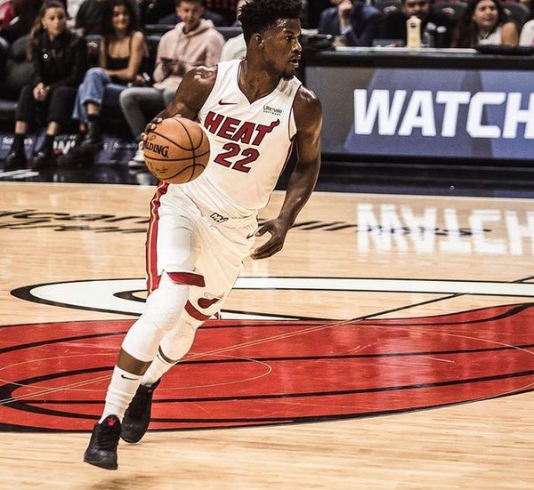 O jogador de basquete Jimmy Butler em ação pelo Miami Heat (Foto: Instagram)