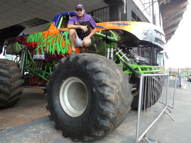 Monster Jam: carros gigantes em manobras radicais para assistir de graça -  Muralzinho de Ideias