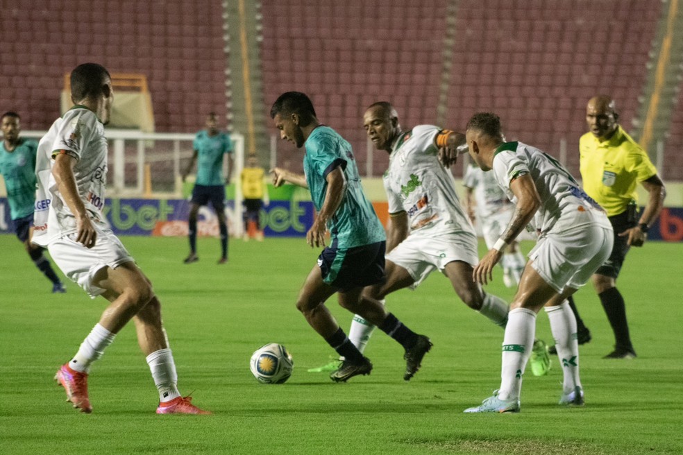 Jogadores de Confiança e Sousa durante o jogo pela pré-Copa do Nordeste — Foto: Mikael Machado/ADC