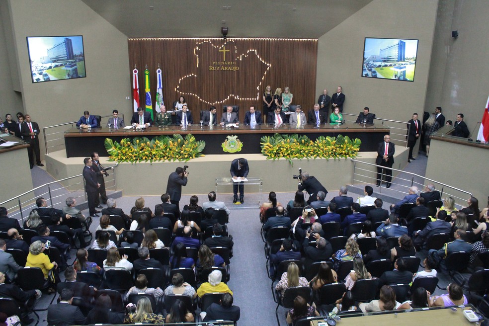 Deputados estaduais tomam posse na Assembleia Legislativa do ...