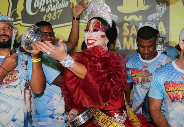 Sabrina Sato como Isabelita dos Patins é coroada rainha de baile gay (Foto: Daniel Pinheiro/AgNews)