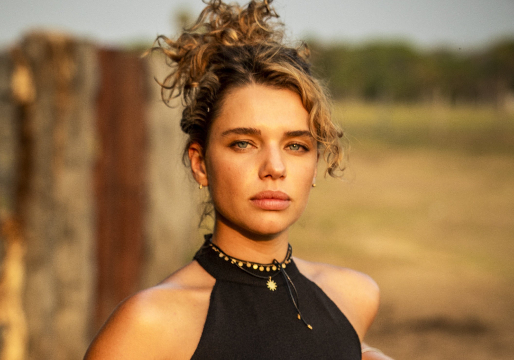 Bruna Linzmeyer caracterizada como Madeleine em Pantanal (Foto: João Miguel Junior/Globo)