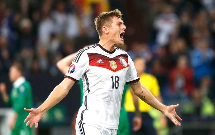 Toni Kross comemora gol da Alemanha contra a Irlânda (Foto: Agência Reuters)