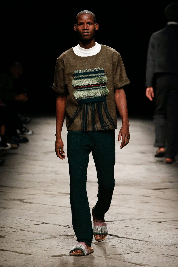South Africans Lukhanyo Mdingi and Nicholas Coutts collaborated on this collection but have their own separate brands. The design partnership combines Mdingi’s minimalist approach with Coutts’ distinctive signature weaving style.   (Foto: Alberto Maddaloni / indigitalimages.com)