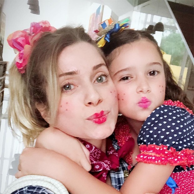 Letícia Spiller e a filha, Stella (Foto: Reprodução / Instagram)