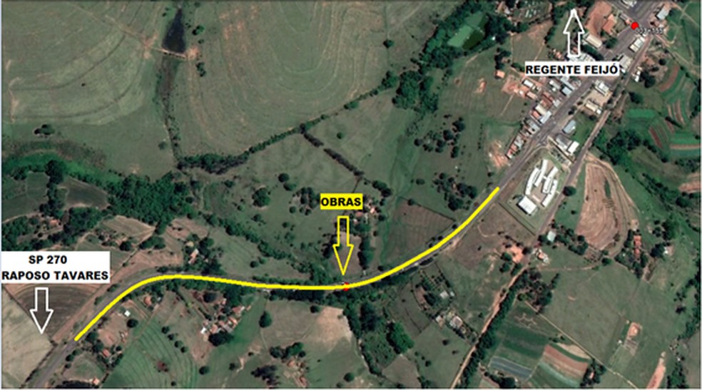 Serviço de poda de árvores interdita trecho de estrada vicinal em Regente Feijó — Foto: Reprodução/Cart