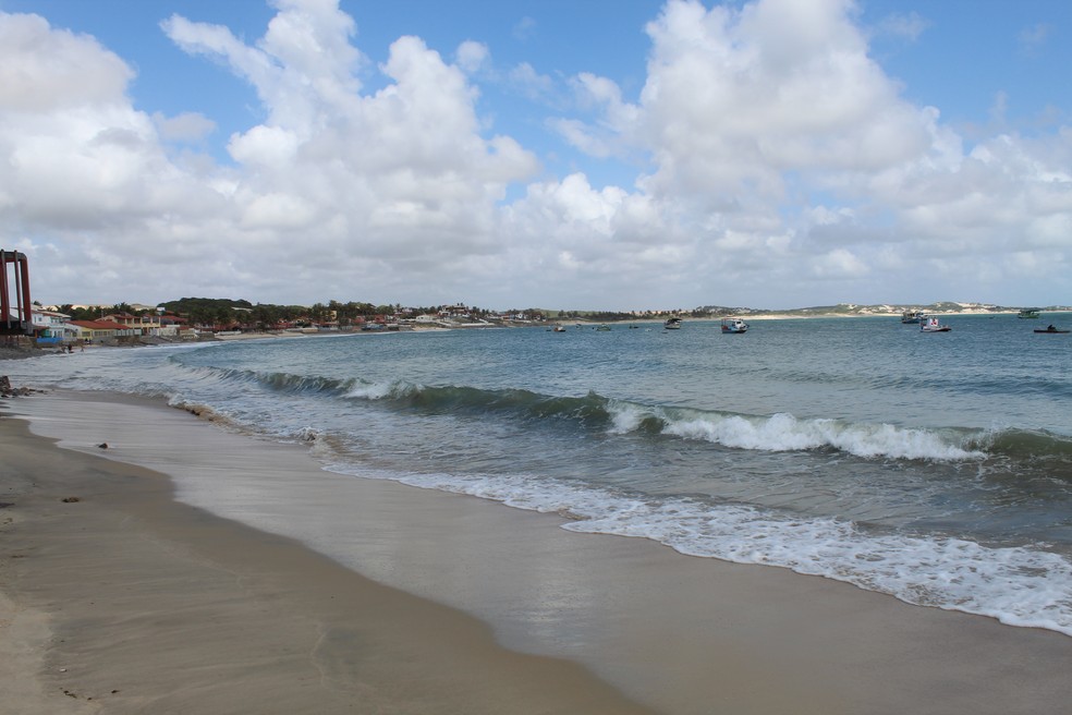 Boletim de Balneabilidade aponta que apenas a Praia dos Artistas está imprópria para banho neste fim de semana — Foto: Divulgação