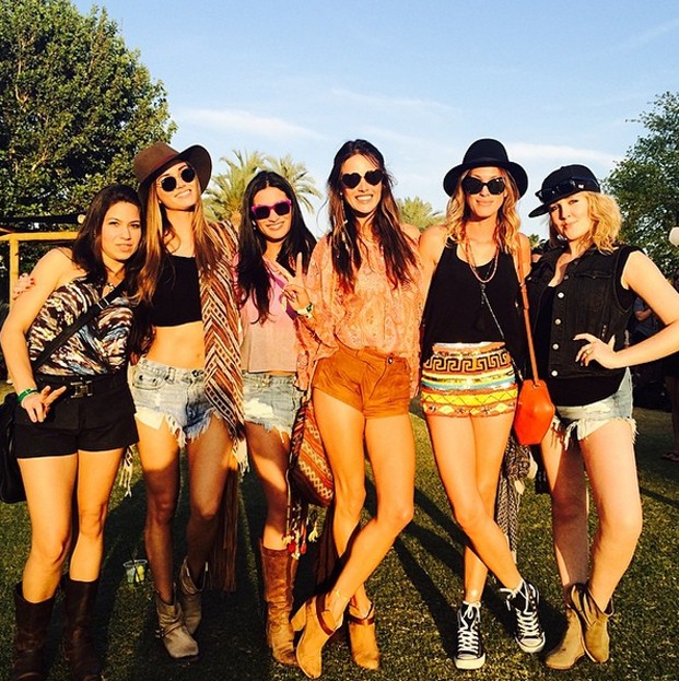 Alessandra Ambrosio e amigas no Coachella (Foto: Reprodução/Instagram)