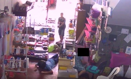 PM de folga impede roubo a loja e captura homem e adolescente em Itapajé, no Ceará