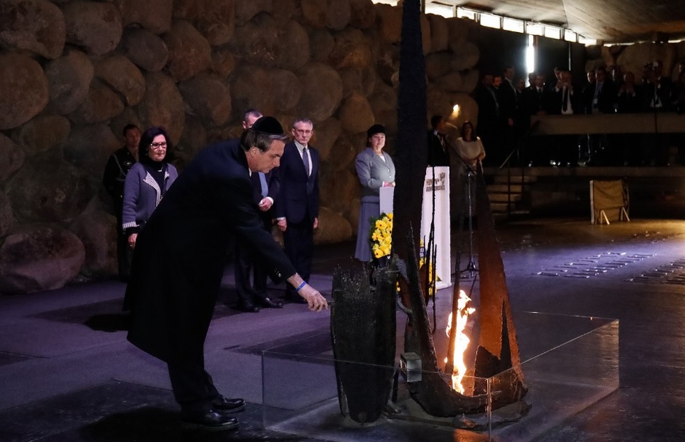 O presidente Jair Bolsonaro, em Israel, ao visitar nesta terça (2) o Centro Mundial de Memória do Holocausto — Foto: Alan Santos/PR
