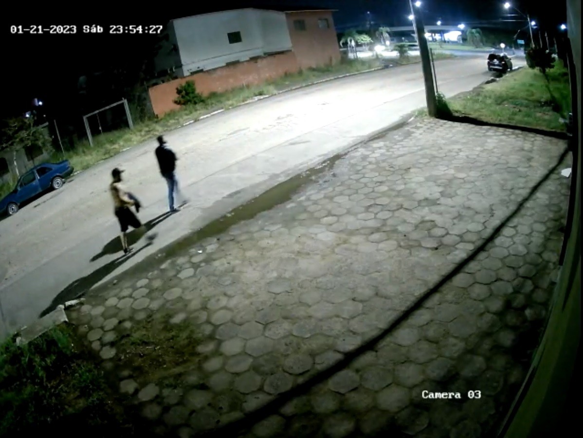 Operação mira envolvidos em roubo de 30 toneladas de fiação elétrica no RS; veja VÍDEO do crime