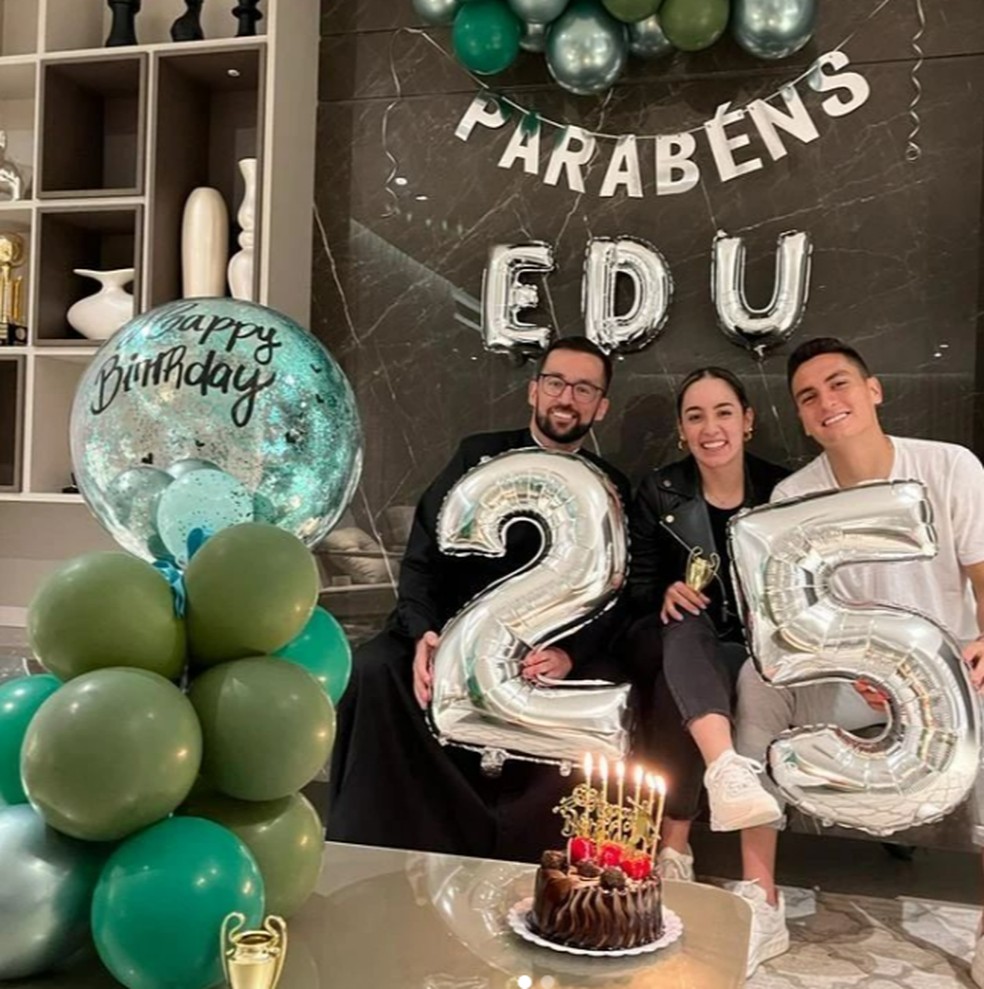 Padre Rodrigo Rodrigues na festa de aniversário de Atuesta — Foto: Reprodução/Instagram
