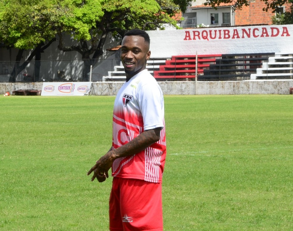 SÃ¡vio foi titular em 35 jogos nesta temporada (Foto: DivulgaÃ§Ã£o/FerroviÃ¡rio)