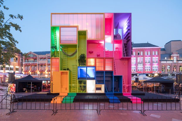 Estúdio cria hotel colorido adaptado a diferentes hóspedes (Foto: Divulgação)