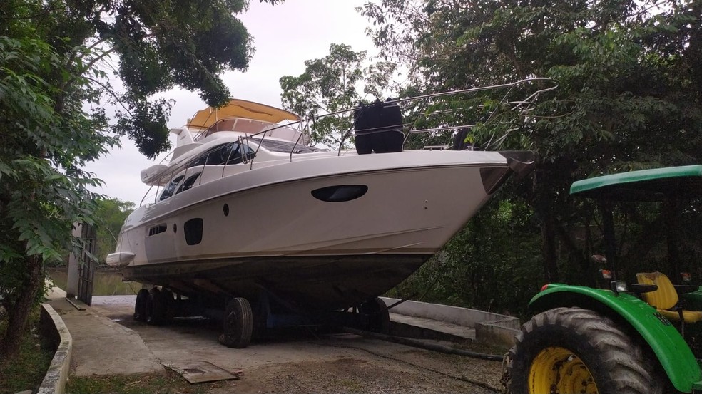 Polícia recupera barco roubado avaliado em R$ 3 milhões no Litoral Norte de SP. — Foto: Divulgação/Polícia Civil