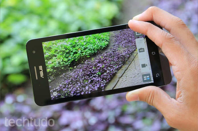 Zenfone 5 tem câmera traseira de 8 megapixels (Foto: Lucas Mendes/TechTudo)