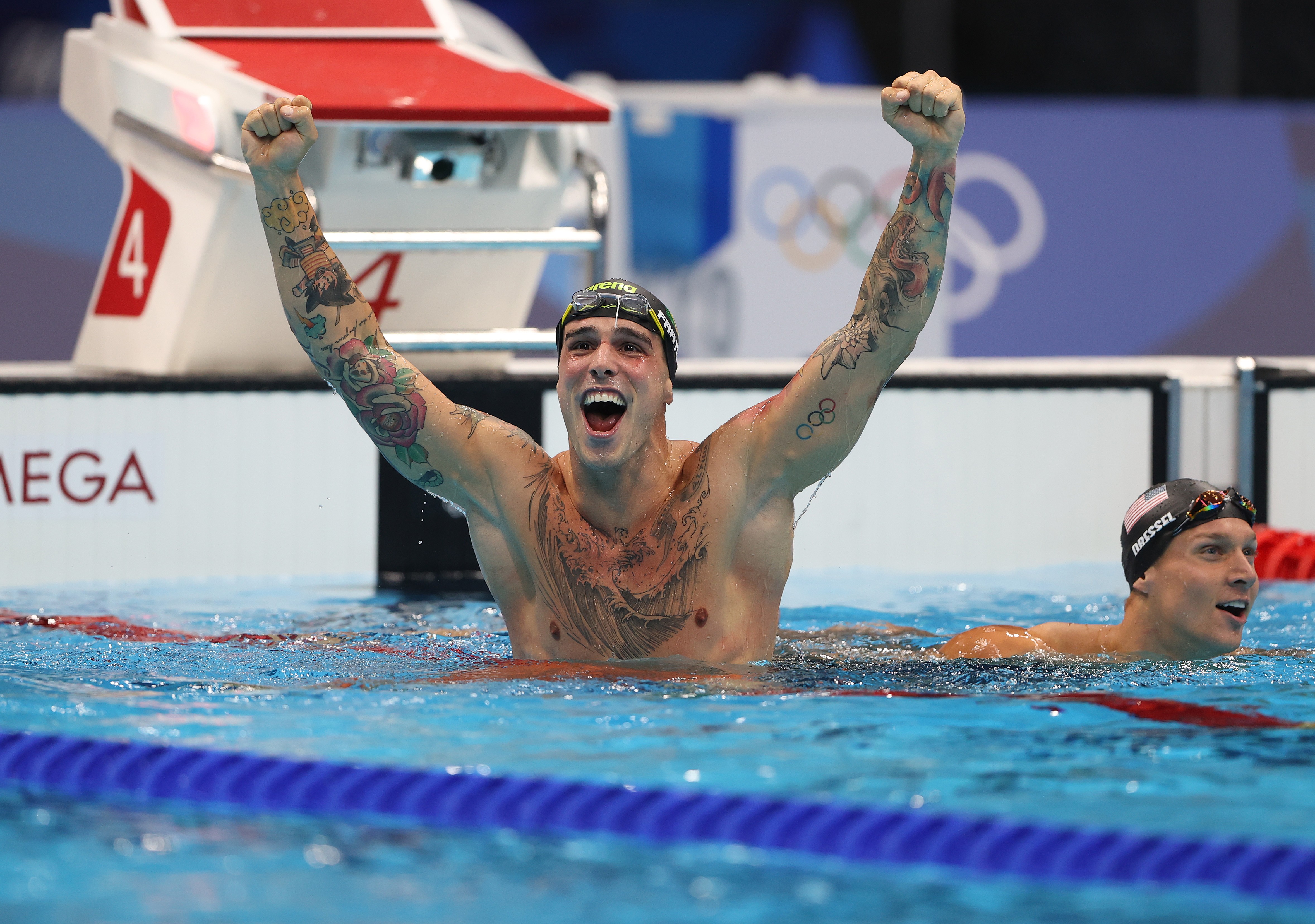 TOKYO, JAPAN - AUGUST 01: Bruno Fratus of Brazil celebrates his third place in the final of the Men's 50m Freestyle on day nine of the Tokyo 2020 Olympic Games at Tokyo Aquatics Centre on August 01, 2021 in Tokyo, Japan. (Photo by Ian MacNicol/Getty Image (Foto: Getty Images)