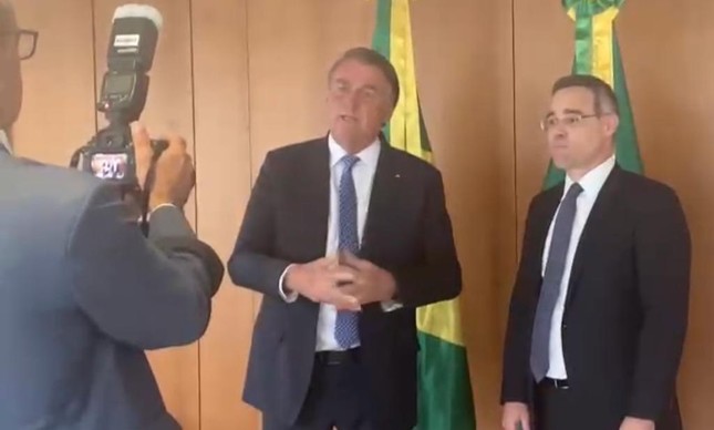 Bolsonaro grava vídeo de apoio a André Mendonça no Palácio do Planalto: nem o presidente escapou da pressão dos evangélicos
