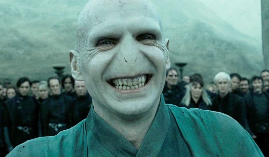 Ralph Fiennes como o Lord Voldemort