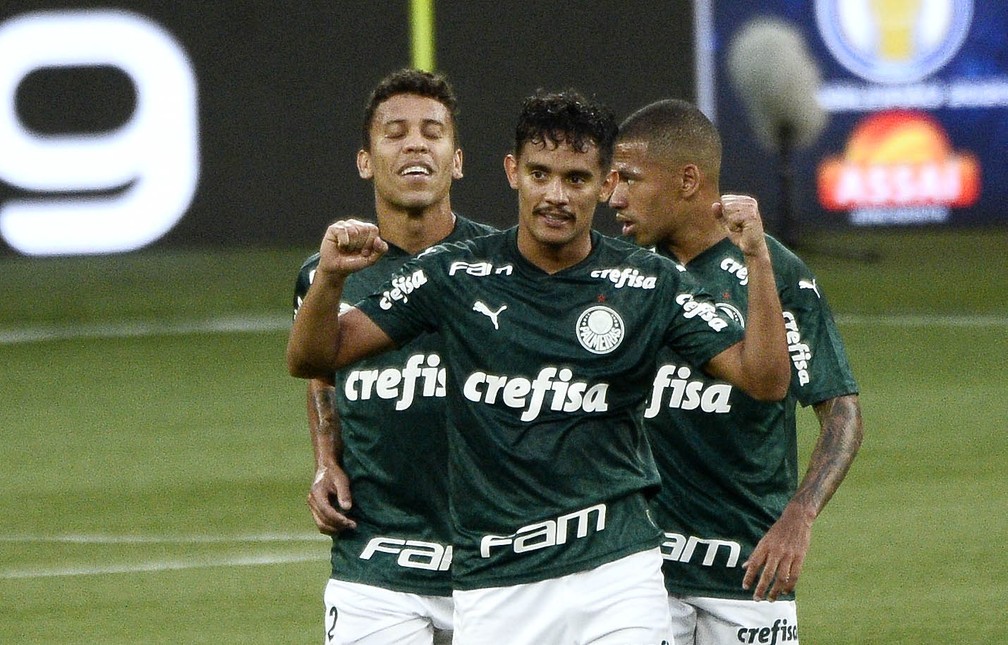 Gustavo Scarpa quebra jejum de 634 dias do Palmeiras sem gol de falta