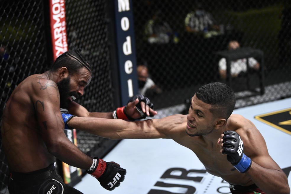 Youssef Zalal usou a trocação para vencer Jordan Griffin por pontos no UFC: Poirier x Hooker — Foto: Getty Images