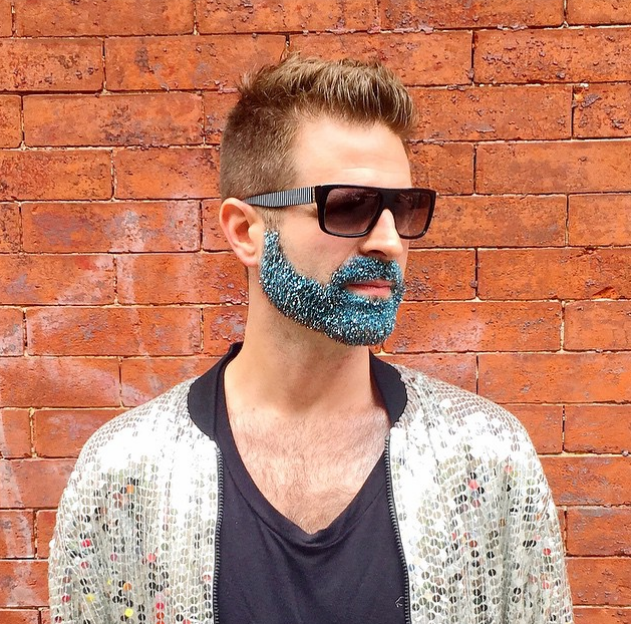 Barba com glitter azul' (Foto: Instagram/Reprodução)