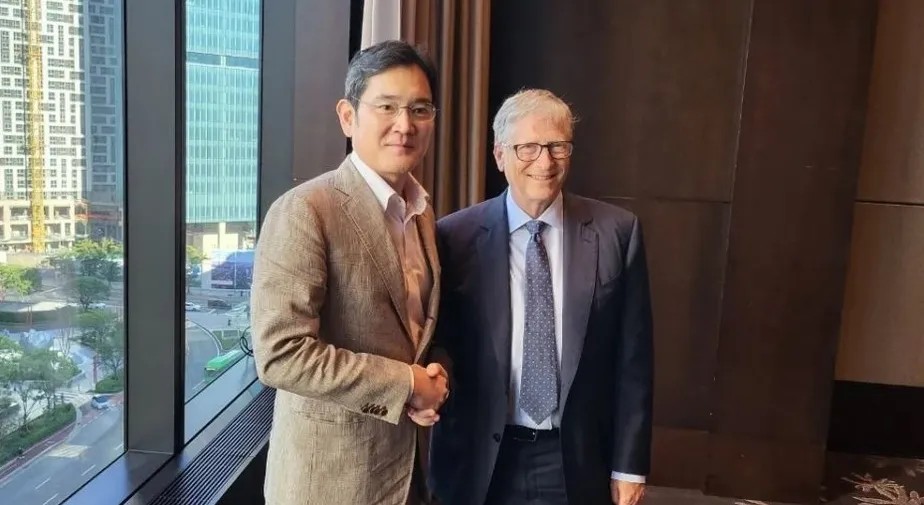 Lee Jay-Yong, da Samsung, e Bill Gates
